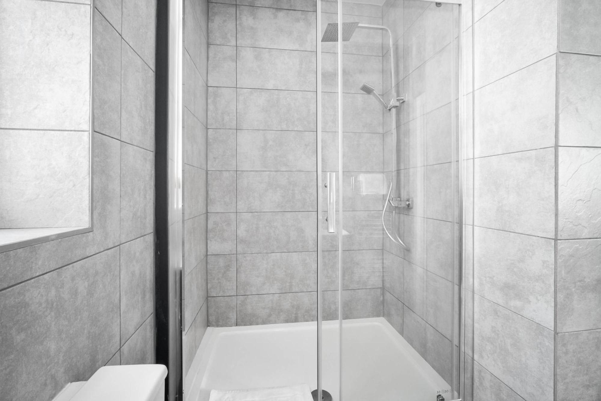 Luxe Apartment - Rowley Regis - Parking - Top Rated - Netflix - Wifi - 49Bg Cradley Heath Extérieur photo